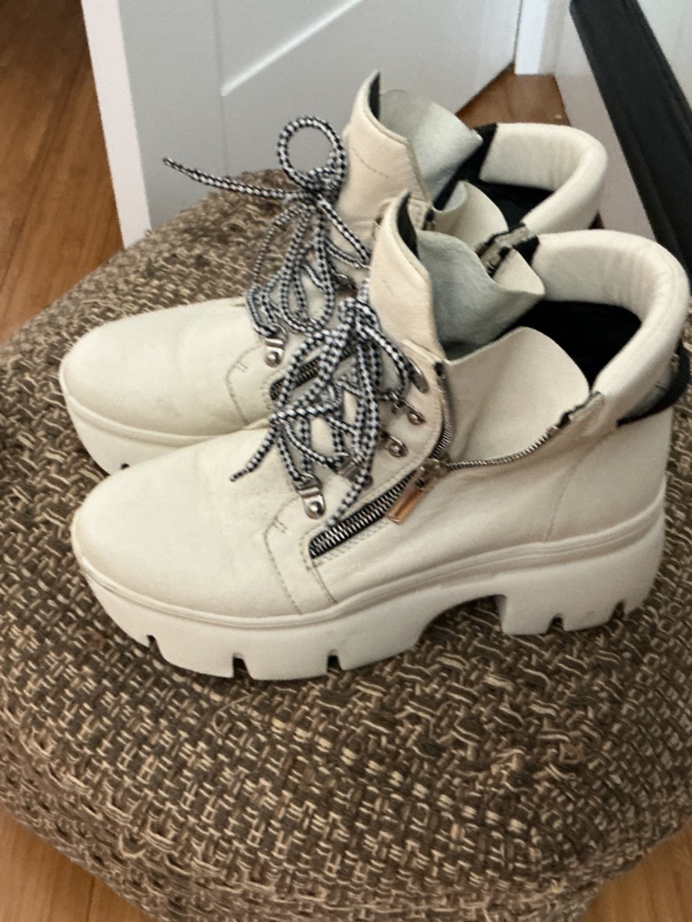 Giuseppe Zanotti White Leather Lace-Up Ankle Boots